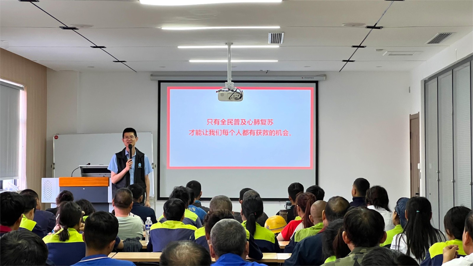 關(guān)愛健康——河南力威實業(yè)開展緊急救護與職業(yè)病防治知識培訓(xùn)